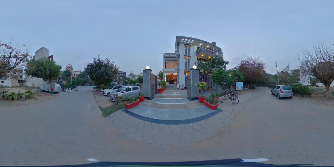 Dreamz Hospitality Gurgaon Hotel Exterior photo